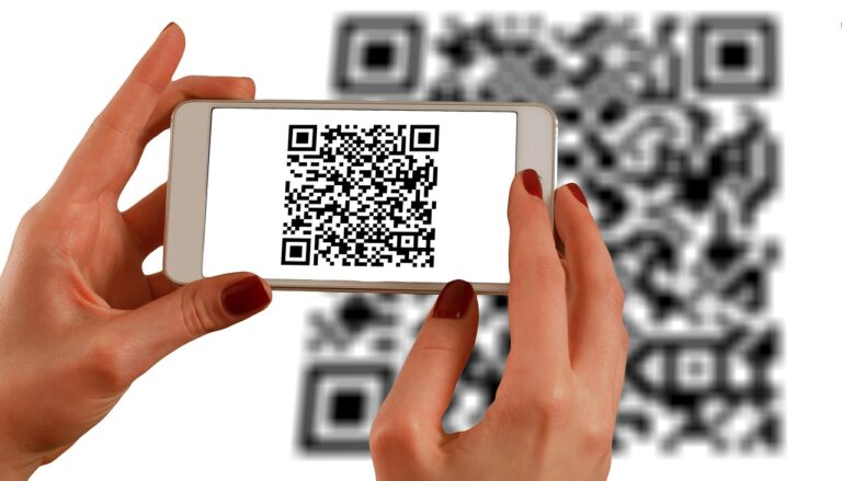 hands, smartphone, barcodes-1167612.jpg